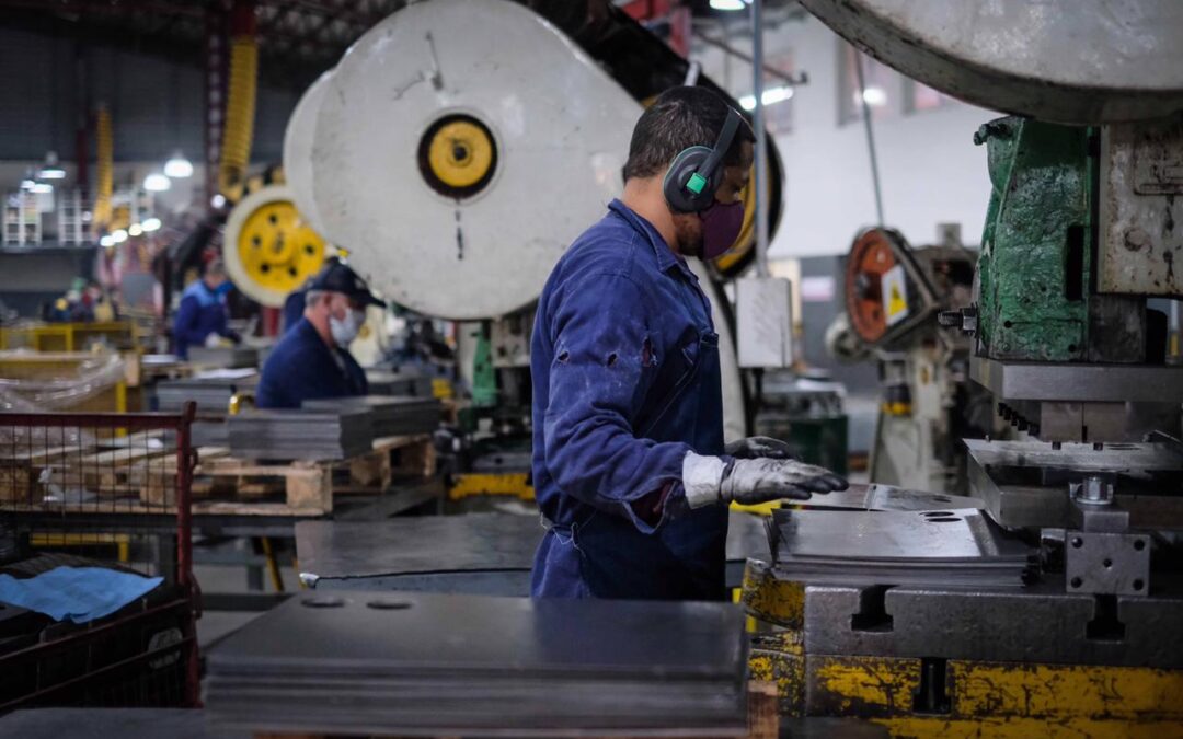 Crece la actividad industrial y ya se crearon 612 mil empleos registrados desde diciembre de 2019
