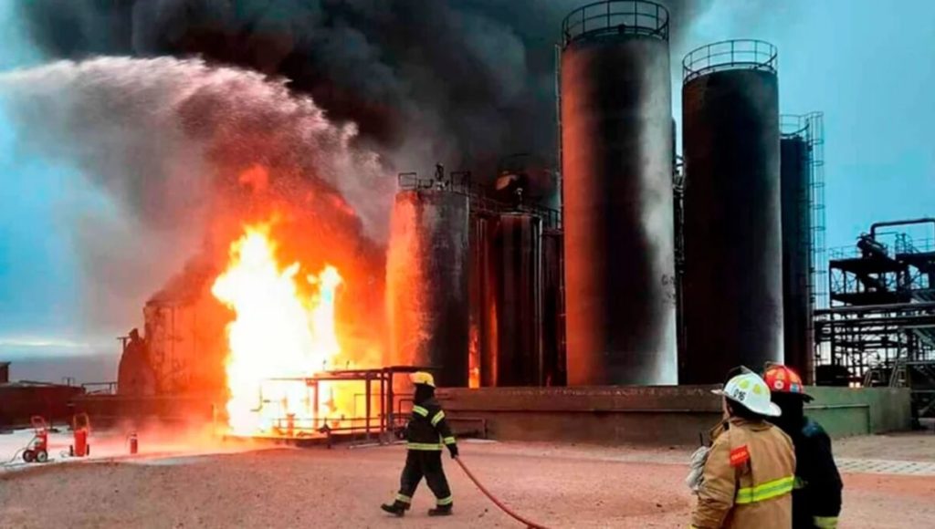 PARO DE PETROLEROS PRIVADOS POR LOS TRES OPERARIOS MUERTOS TRAS LA EXPLOSIÓN EN LA REFINERÍA DE NEUQUÉN
