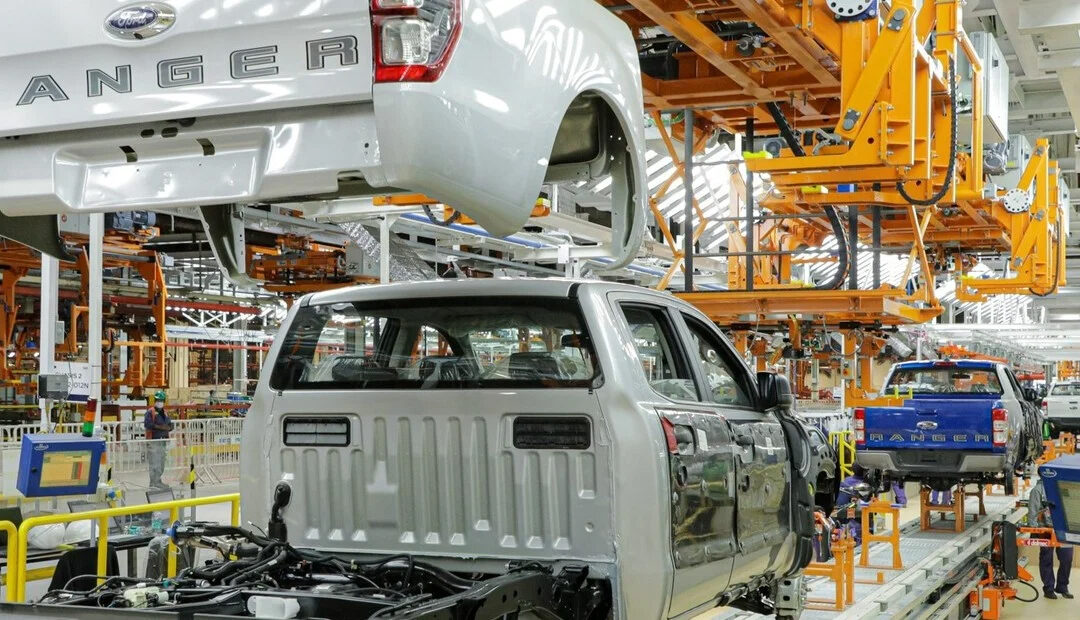 Las automotrices, a un paso de las suspensiones por la falta de neumáticos y de dólares