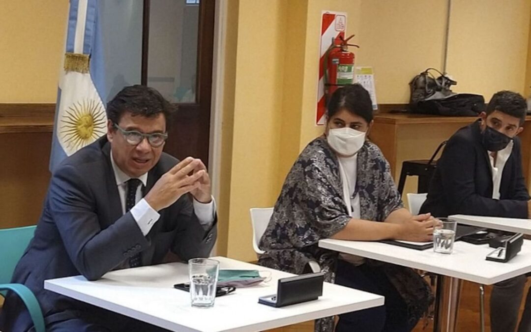 Estatales Adelanto del aumento, bono de fin de año y nueva discusión en enero: los detalles de la negociación entre los gremios y el Gobierno