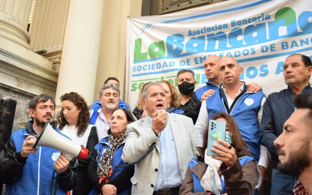 Bancarios logra acuerdo salarial con un incremento anual del 94,1%