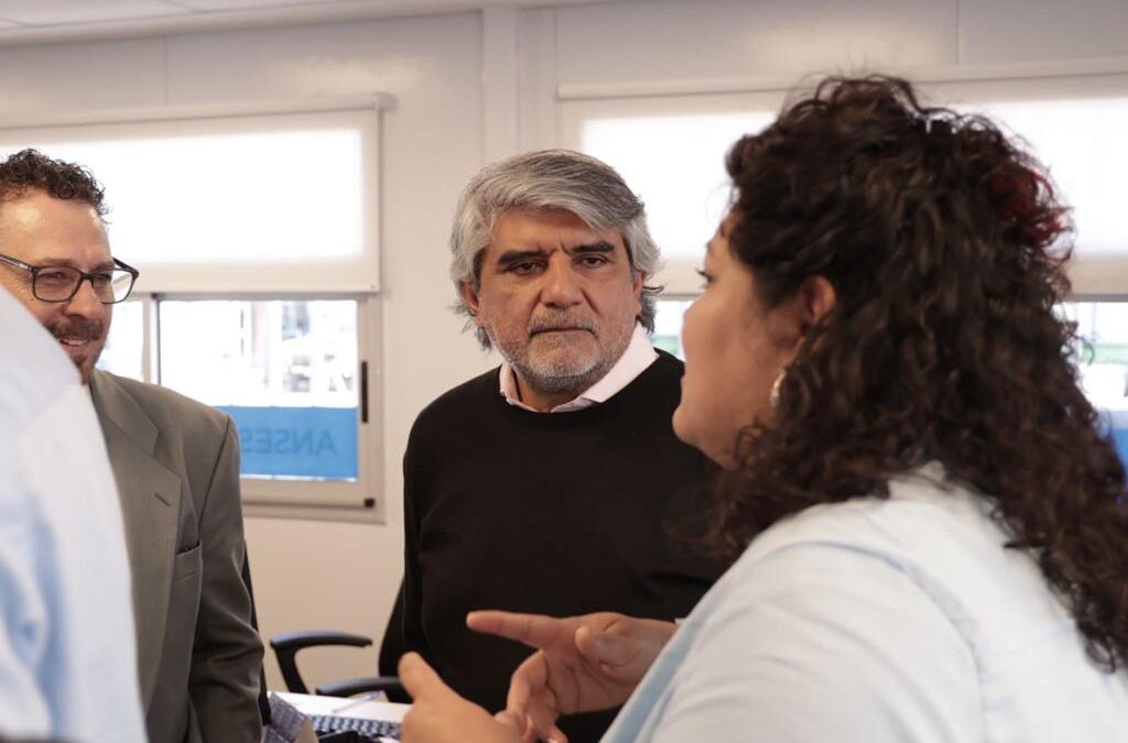 Correa defendió la idea de un bono para estatales en la previa de la reapertura paritaria