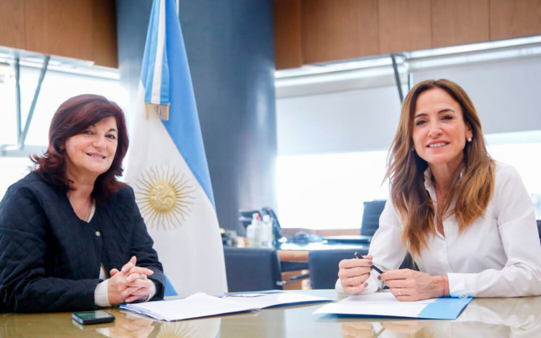 Kelly Olmos y Victoria Tolosa Paz buscan «incentivar el trabajo formal»