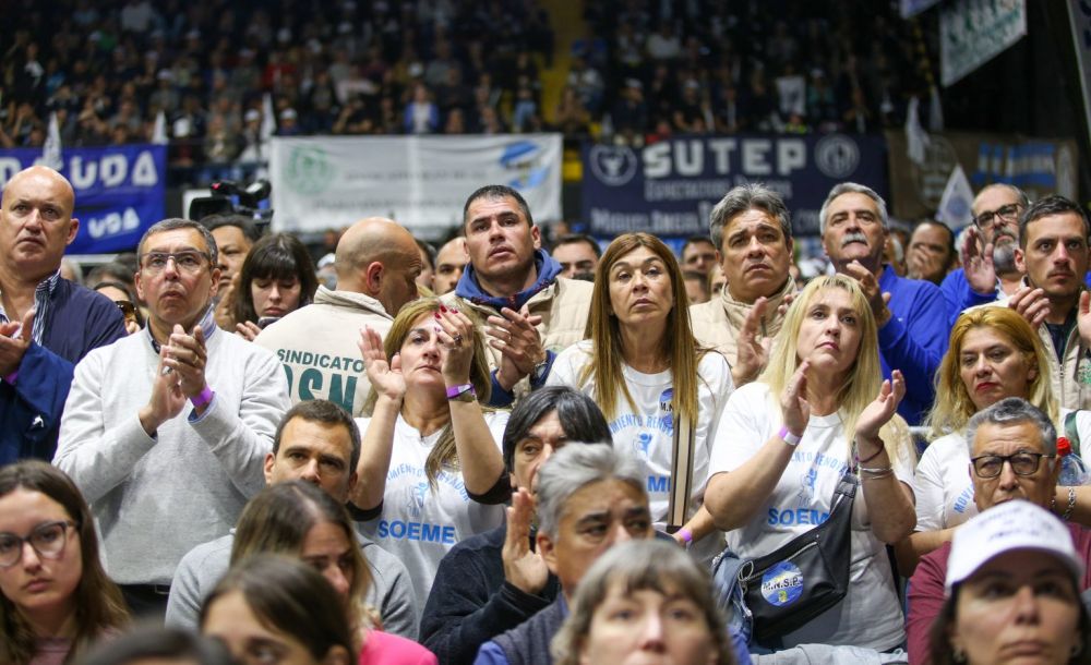 La incógnita sobre «Kelly» Olmos y la preocupación sobre su equipo de trabajo, el único factor de unidad en un 17 de octubre marcado por la dispersión