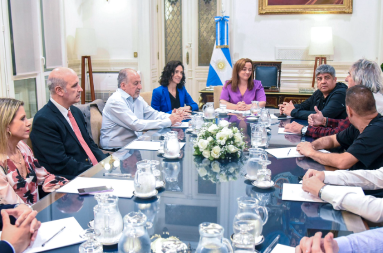 Mientras se tensa la paritaria con amenaza de paro, Pablo Moyano acordó beneficio sobre el impuesto a las Ganancias para unos 130 mil camioneros