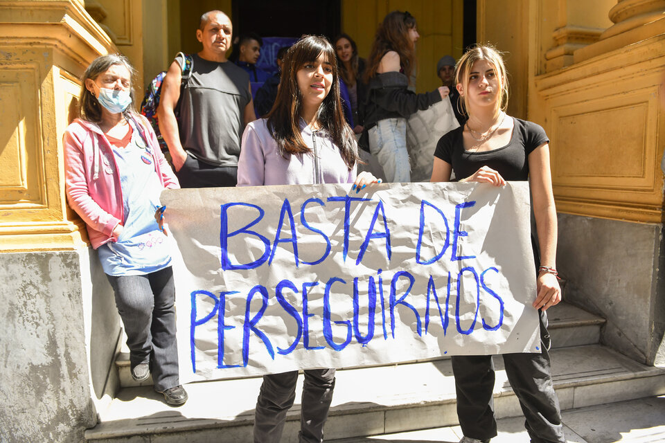 Acuña redobla la persecución por las tomas