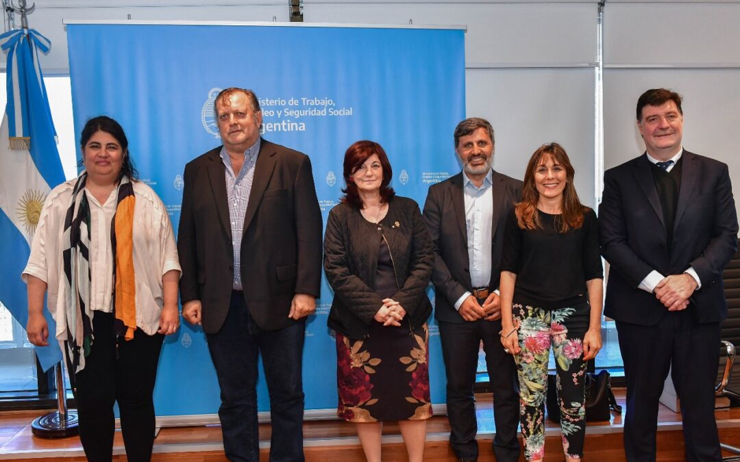 Los pilotos firmaron su convenio colectivo de trabajo y lograron un piso de derechos que se aplicará para toda la actividad