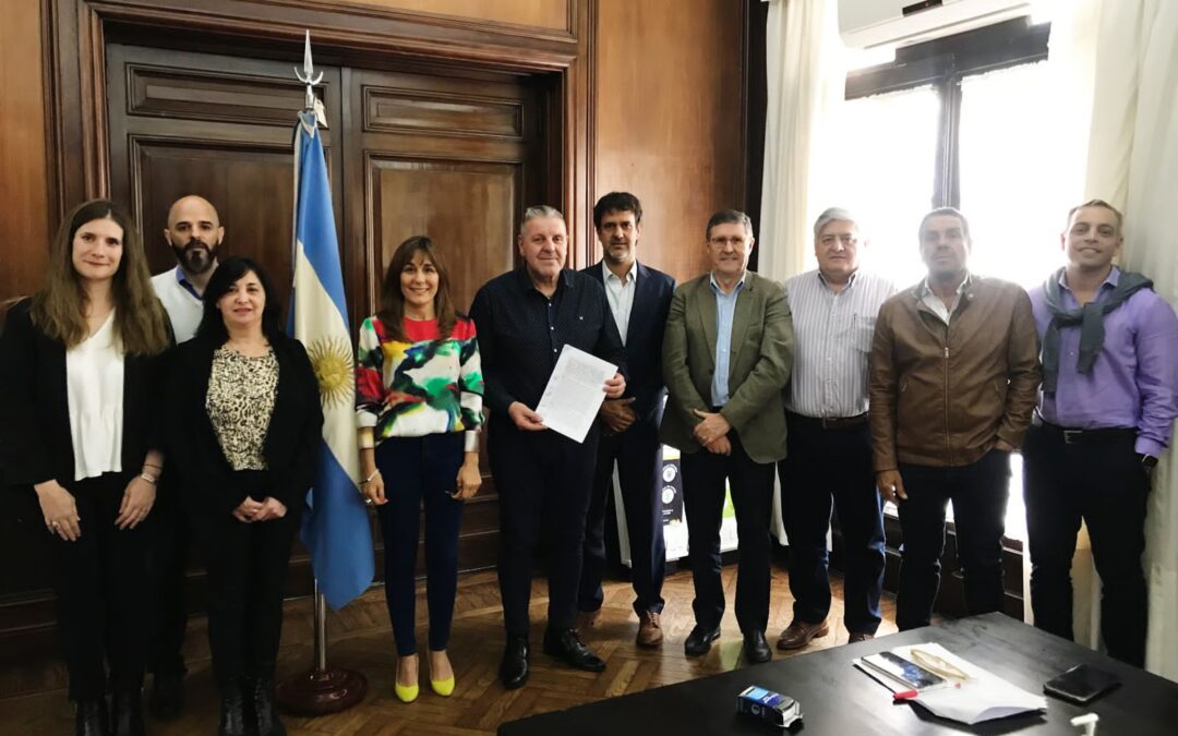 Petroleros cierran paritarias para trabajadores del gas licuado: aumento del 90% más dos cláusulas de revisión