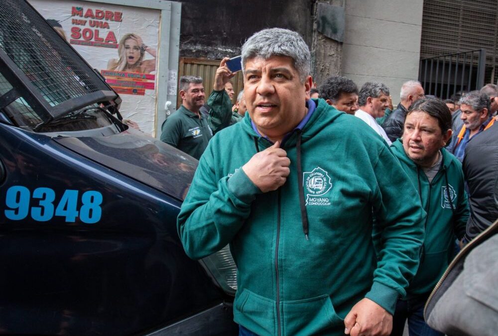 Tras los chispazos entre ambos y a horas de una nueva cita paritaria de Camioneros, Pablo Moyano tuvo su cara a cara con Olmos y le pidió un «bono para los trabajadores que no cubren la inflación»