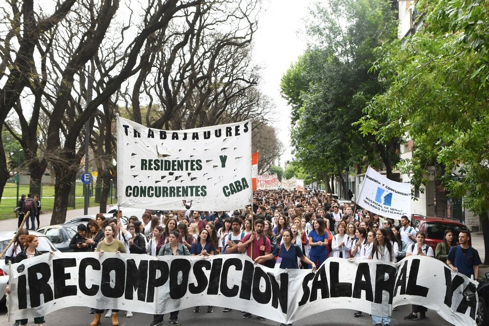 Paro por tiempo indeterminado y crece el conflicto de residentes y concurrentes