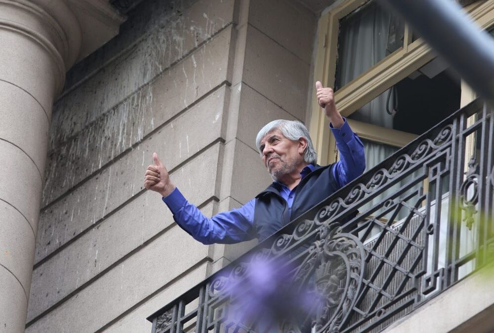 Hugo Moyano adelantó que las negociaciones ya están por encima del 100% pero resta acordar «algunas cosas» y, si hoy no hay acuerdo, habrá paro