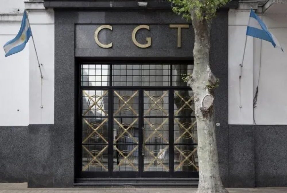 CGT valida un bono salarial y a cambio le prometen $16 mil M para las obras sociales