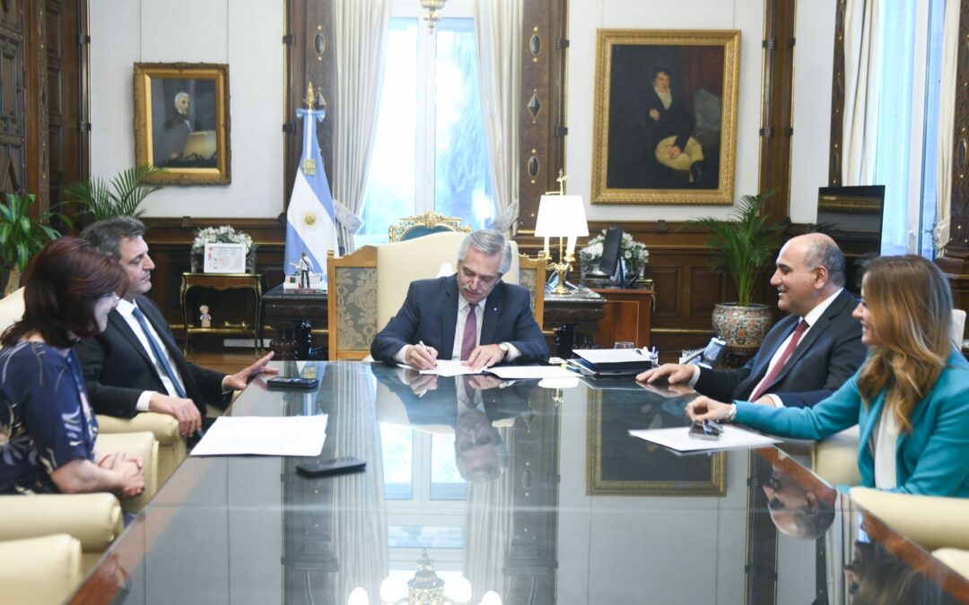 Oficial: el gobierno pone techo a los planes sociales y los vincula al empleo genuino