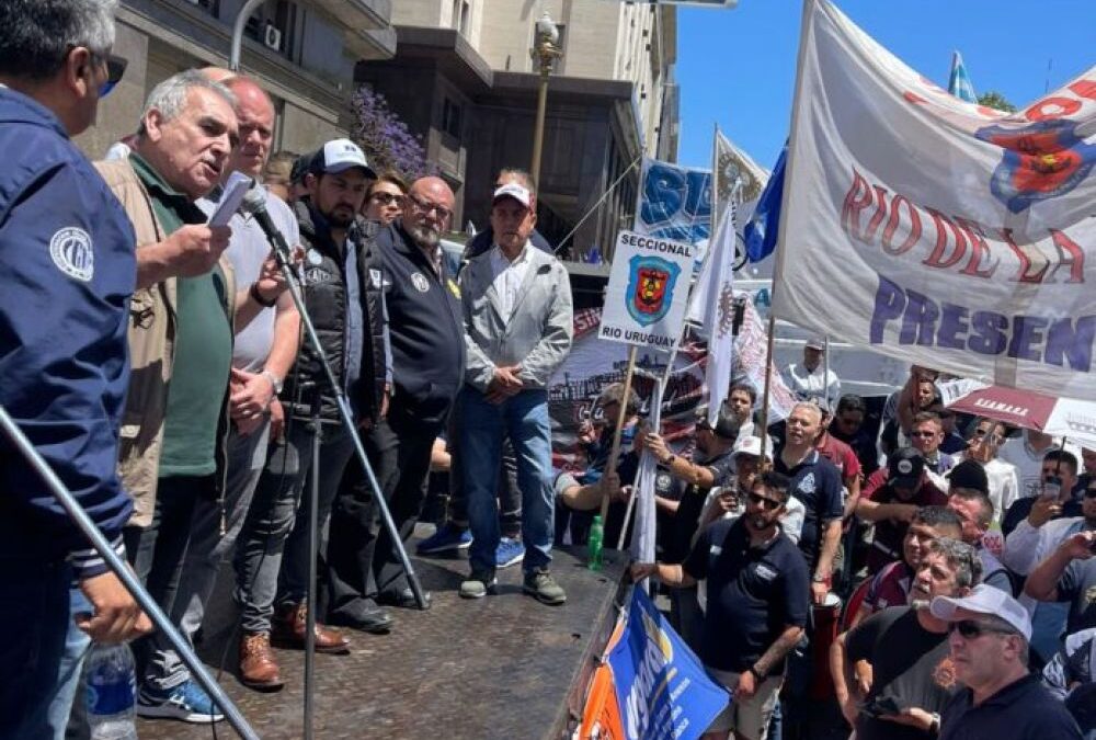 Con una masiva protesta, la FeMPINRA realizó paro nacional y amenazó con más conflictos sectoriales