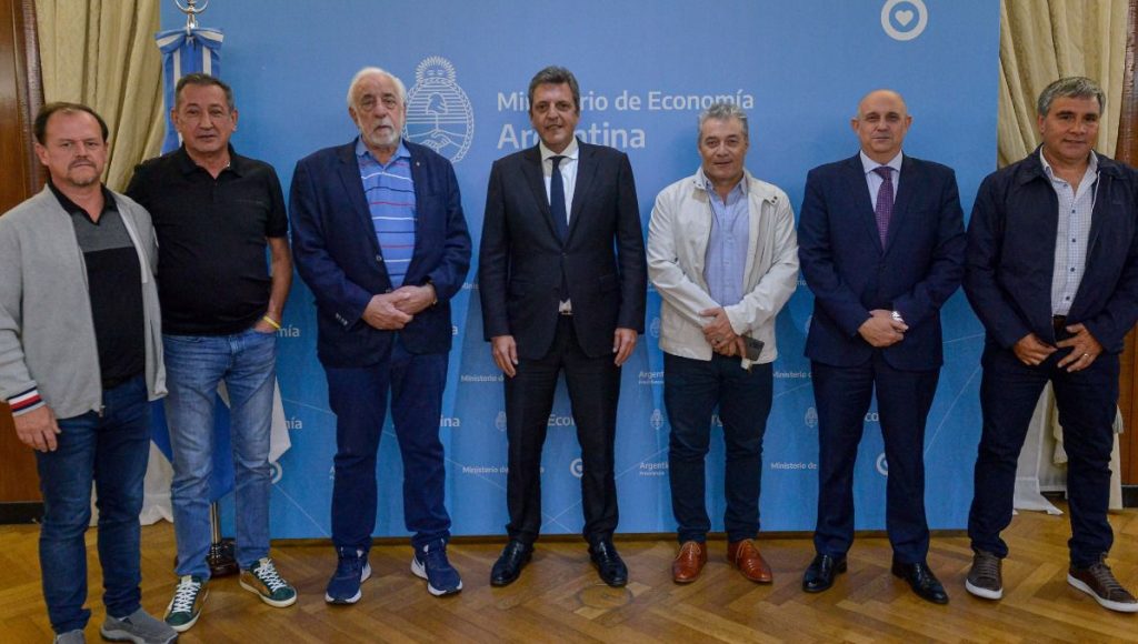 EL GOBIERNO BUSCA LEVANTAR EL PARO DE TRANSPORTE DE ESTE MARTES, PERO MATURANO ADVIERTE QUE AÚN ESTÁ EN PIE