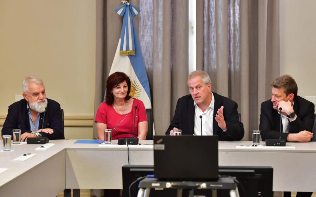Olmos y Perczyck acordaron un bono de 22 mil pesos y un nuevo aumento que lleva la paritaria de los trabajadores no docentes de Universidades Nacionales al 82%