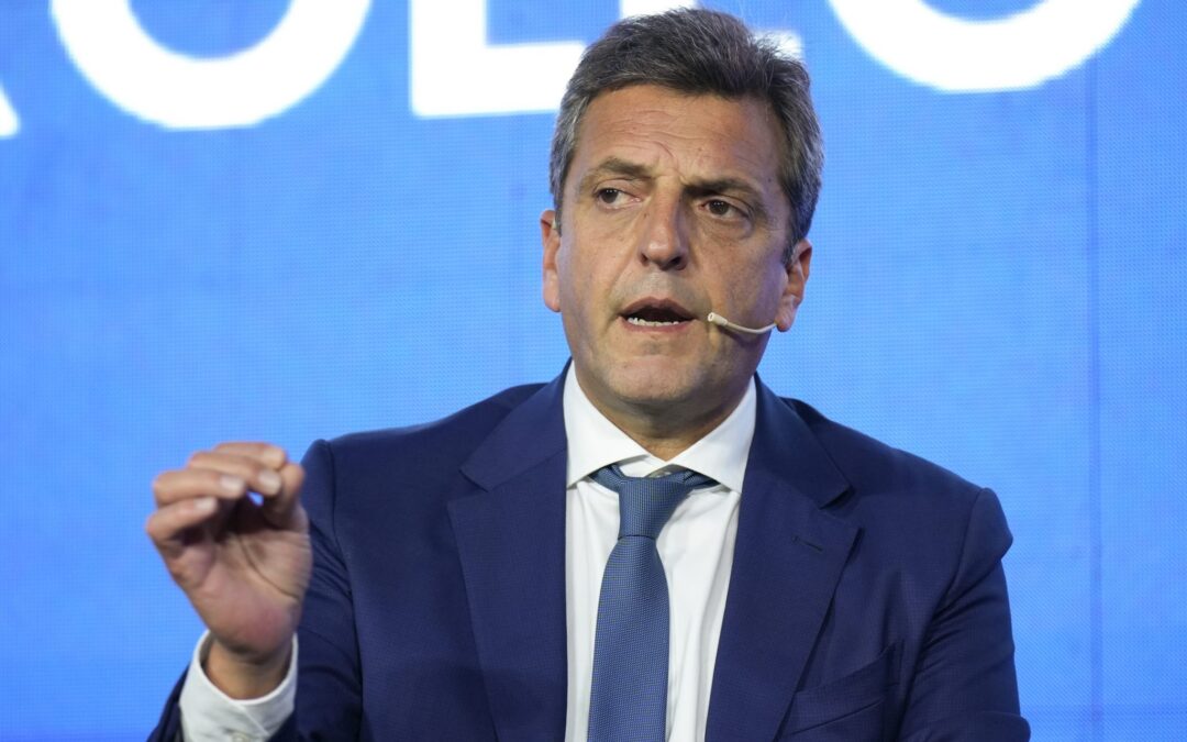 Massa aseguró a los industriales que los dólares son para «producción y trabajo, no para la especulación e importación de bienes terminados»