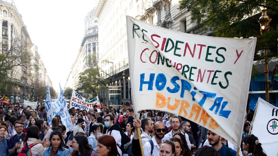 Trabajadores de la salud porteños no se rinden y vuelven hoy a reclamarle a Larreta un aumento salarial con la «noche de las luces»