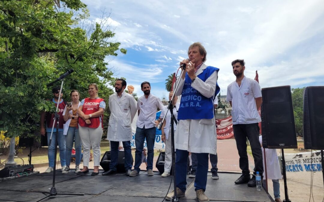 El sindicato de médicos AMRA en la jornada nacional de lucha de trabajadores de la salud: exige una suma fija de $100.000 para médicos de todo el país