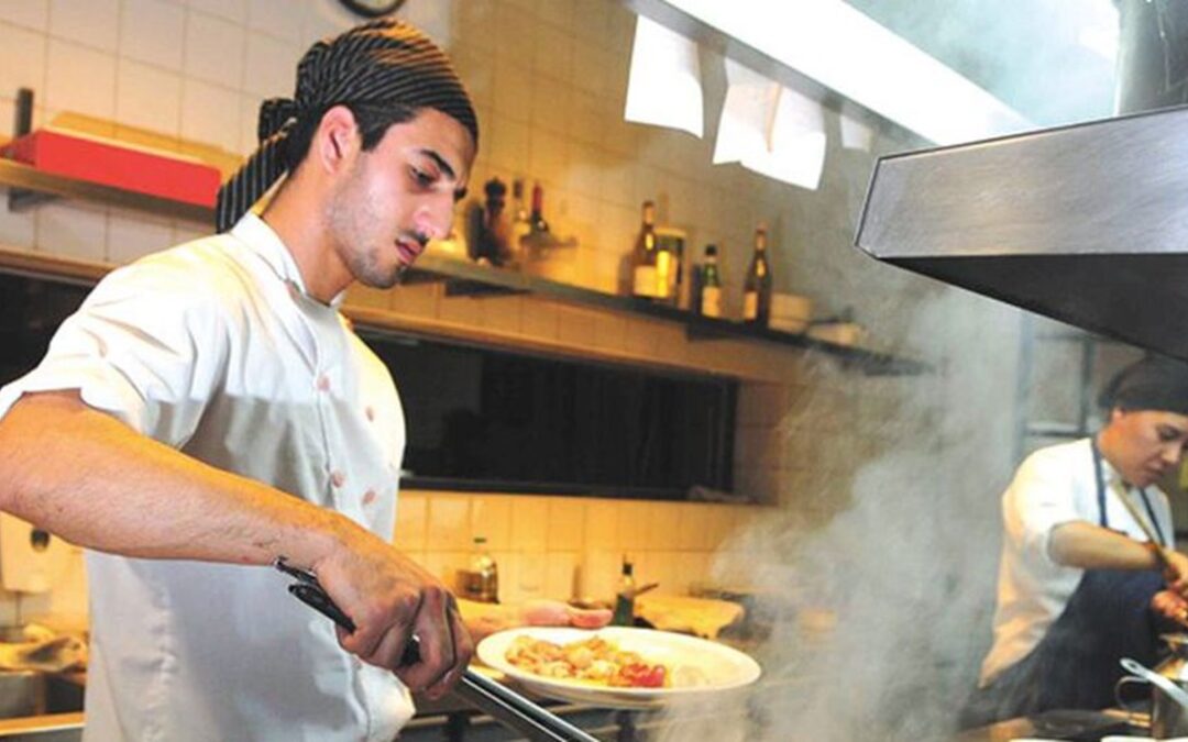 Crece el empleo registrado y el sector hotelero-gastronómico mostró el mejor desempeño