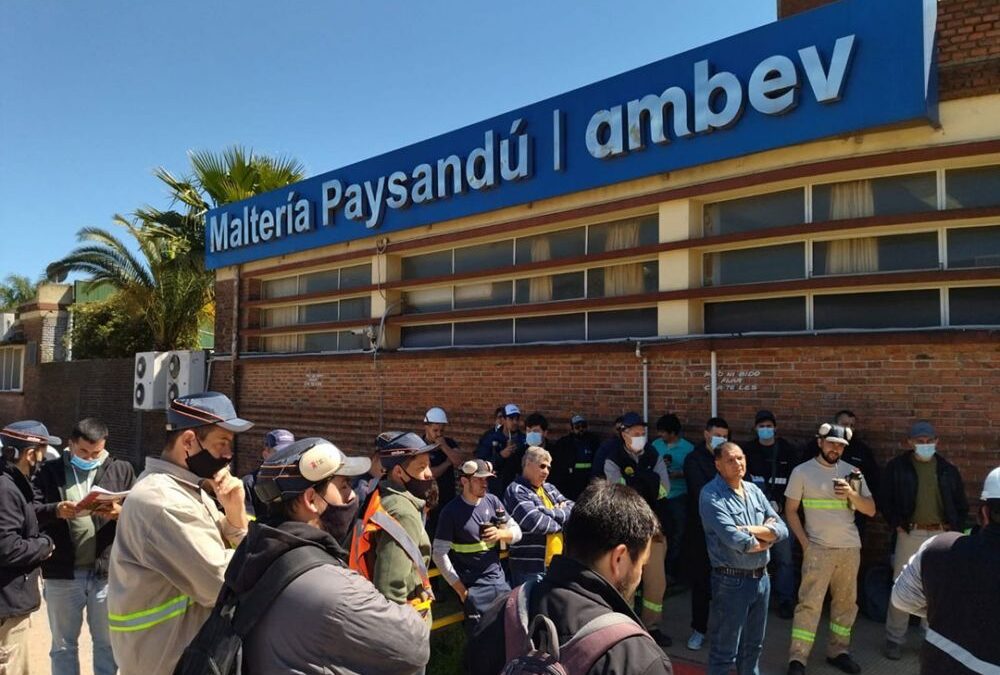 AB Inbev promueve reestructura que amenaza puestos de trabajo