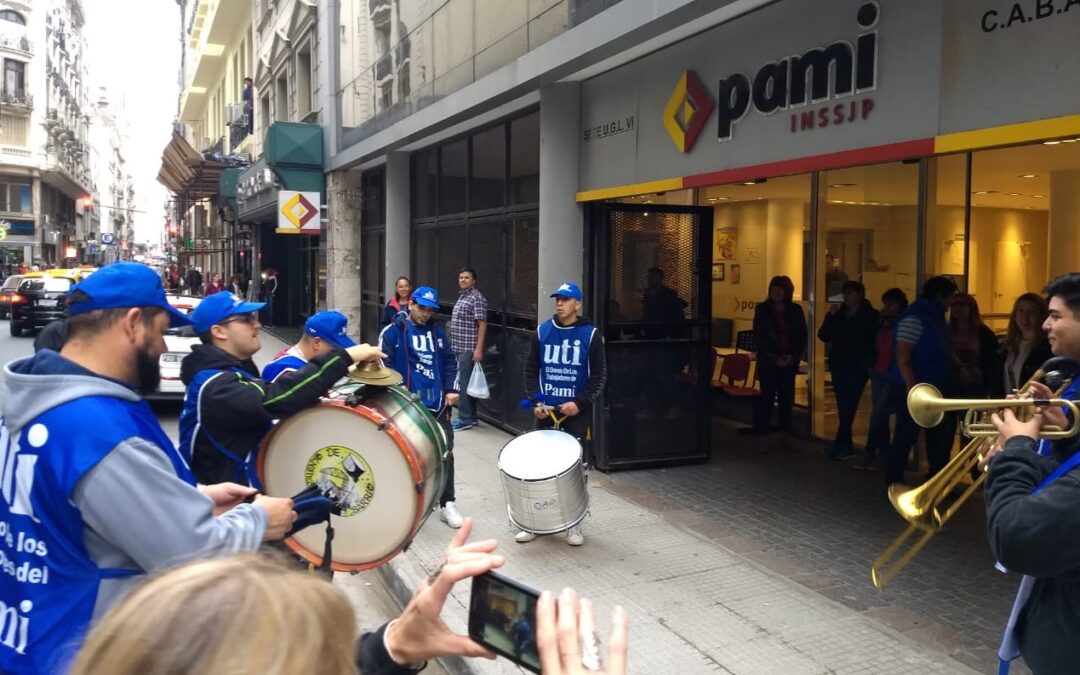 Gremio del PAMI protestó e inició una campaña contra la aplicación de Ganancias: «Al mes siguiente de cada uno de los últimos aumentos, el personal terminó cobrando menos»