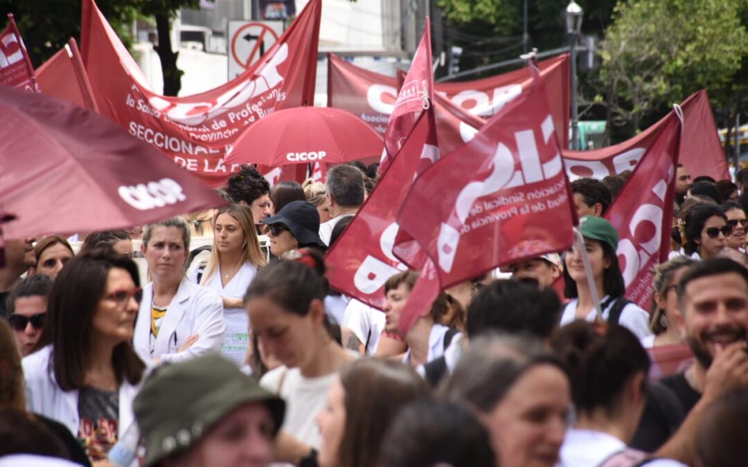 Los médicos bonaerenses paran y marchan a la Casa de la Provincia