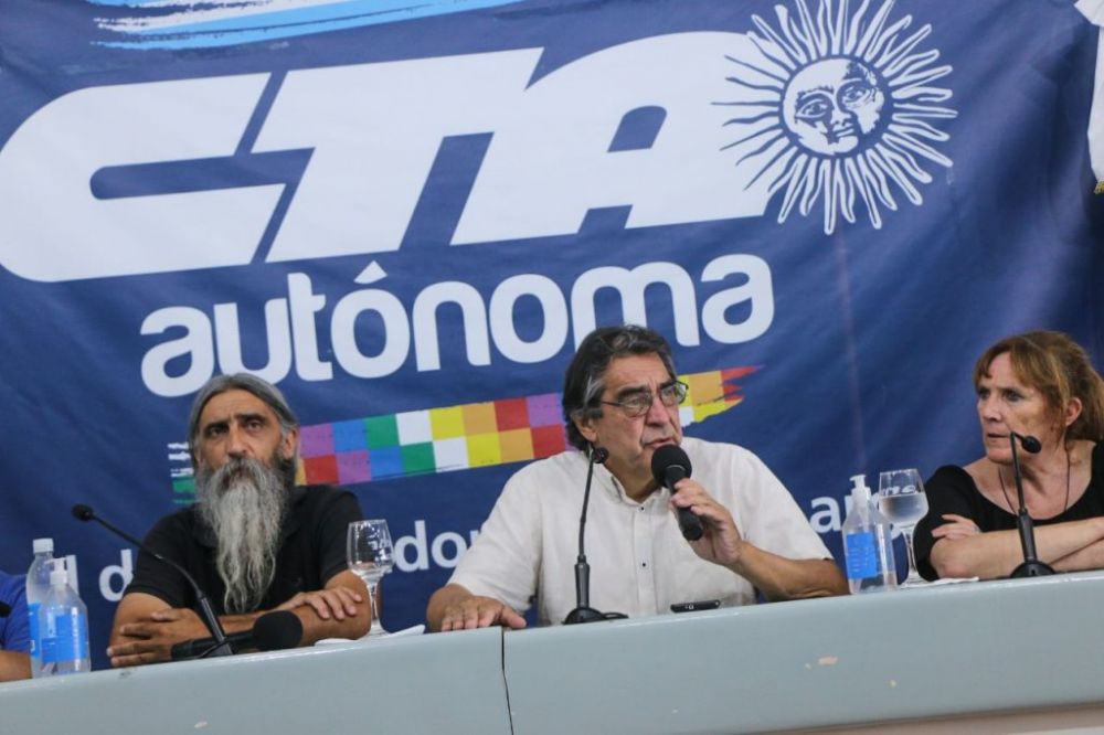 Cachorro Godoy embistió al Gobierno por los planes y el Potenciar Trabajo