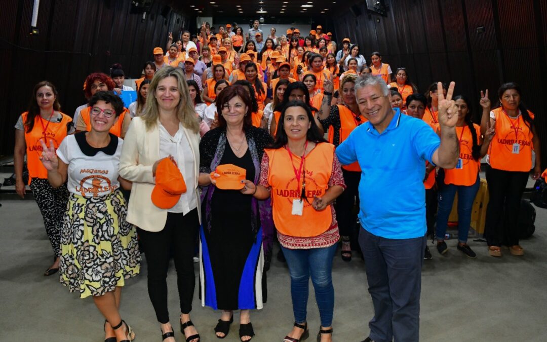 Junto a «Kelly» Olmos, la UOLRA cerró la campaña nacional contra la violencia de género en el sector ladrillero