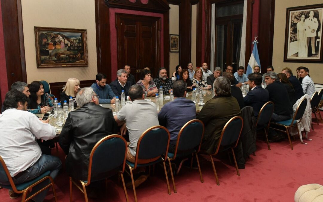 El Gobierno bonaerense convocó a estatales a discutir paritarias