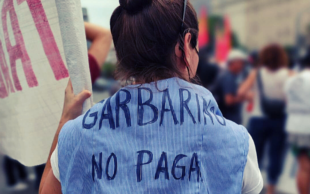 Escracharon a Rosales por adeudar salarios e indemnizaciones a más de 3000 trabajadores de Garbarino