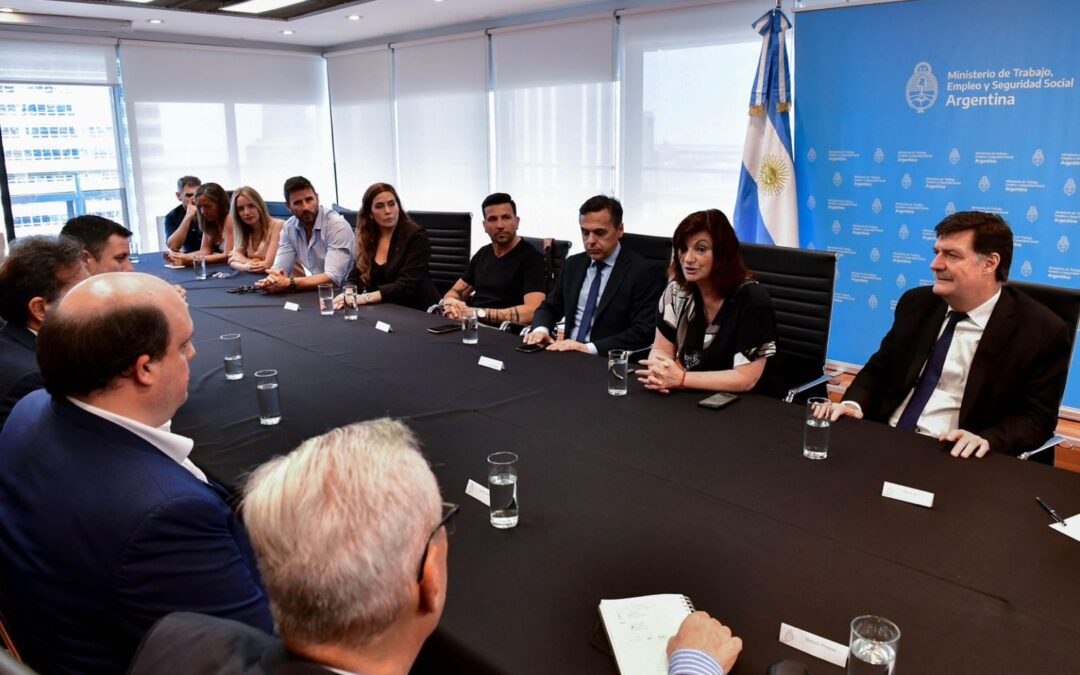 Aeronavegantes: Brey firmó un histórico Convenio Marco con la ministra Olmos que evita la precarización laboral en el sector