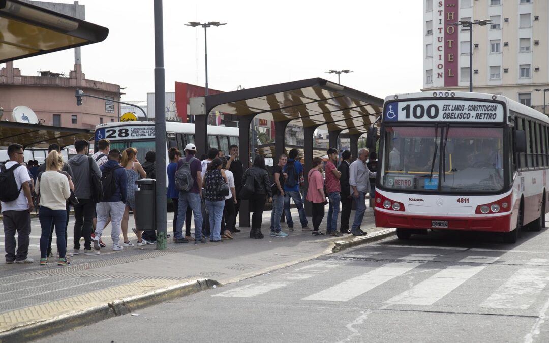 Desde enero, los trabajadores del AMBA pagarán un 39% más caro el pasaje en transporte público y desde marzo aumentará todos los meses según la inflación