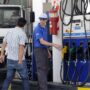 Trabajadores de estaciones de servicio reclaman cobrar el bono de fin de año
