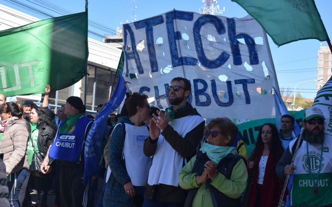 Bajaron los sueldos a docentes y Chubut pone en riesgo el inicio del ciclo lectivo