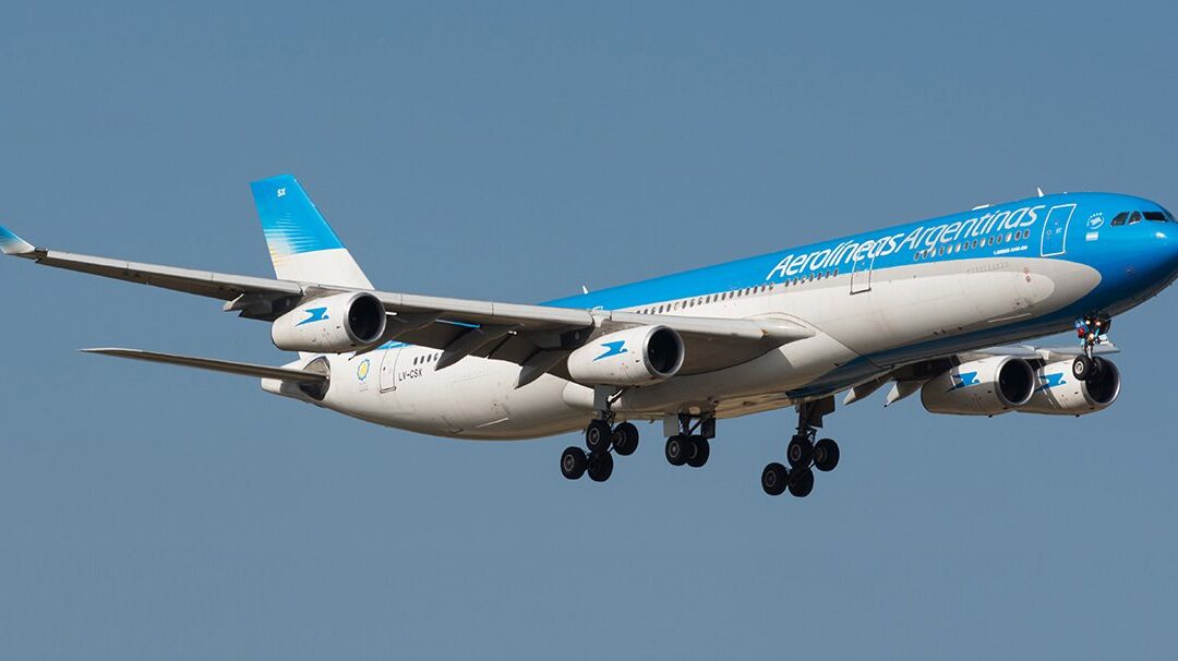El gremio de pilotos advierte sobre los intereses que hay detrás de quienes buscan vender AA: «Aerolíneas genera entre 4 y 6 USD por cada dólar que el Estado invierte en su operación»