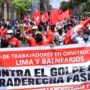 GREMIOS ARGENTINOS SE MOVILIZAN A LA EMBAJADA DE PERÚ PARA RECLAMAR «DEMOCRACIA Y PAZ»