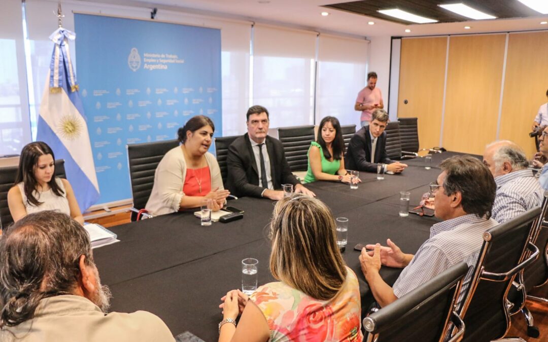 Se firmó la revisión paritaria de los estatales nacionales por un aumento anual del 97%