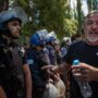 La Policía y un enrejado le impidieron a la CTA Autónoma llegar a Lago Escondido: «Los verdaderos usurpadores de la Argentina son los Lewis, los Benetton, los Zorreguieta»