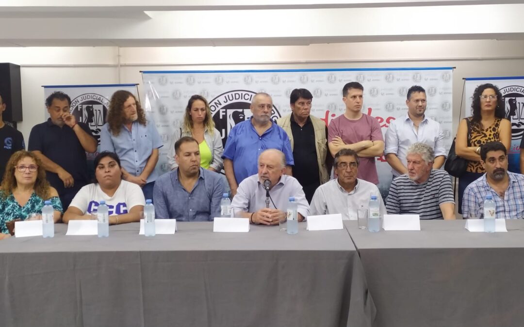 Gremios movilizan a la Corte Suprema bajo el lema «mafia o democracia»