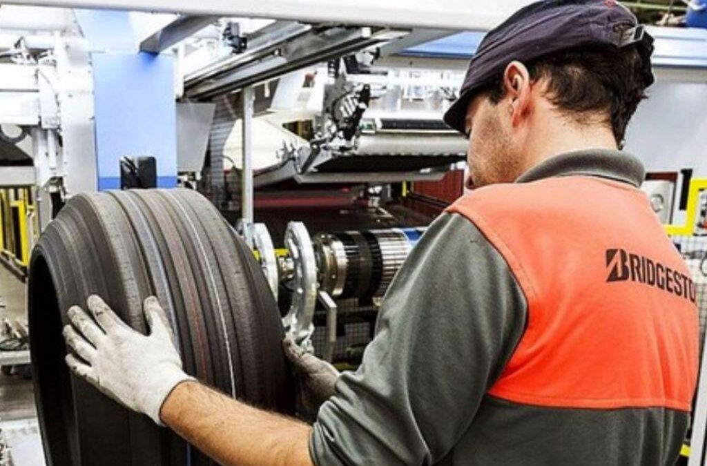 En el marco de otro conflicto con el Sutna, Trabajo inspeccionó la planta de neumáticos de Bridgestone, constató graves anomalías y sacó de funcionamiento una de las máquinas