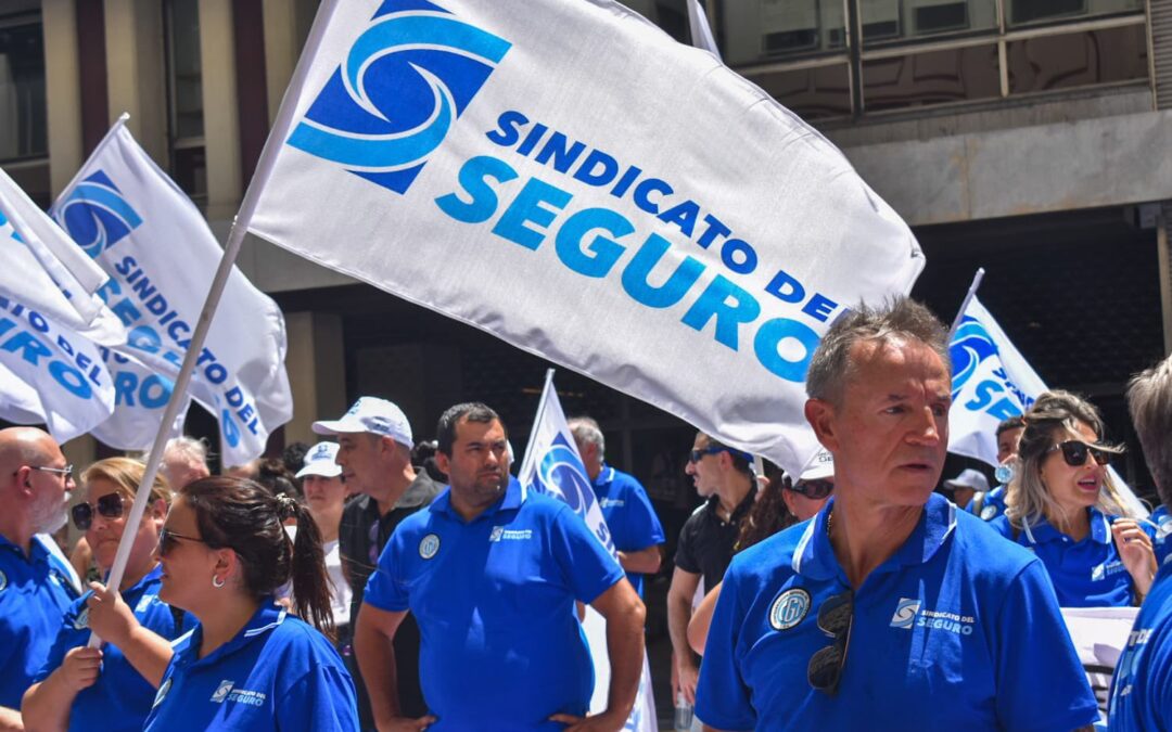 Los despidos masivos y la falta de diálogo movilizaron a los trabajadores del Seguro