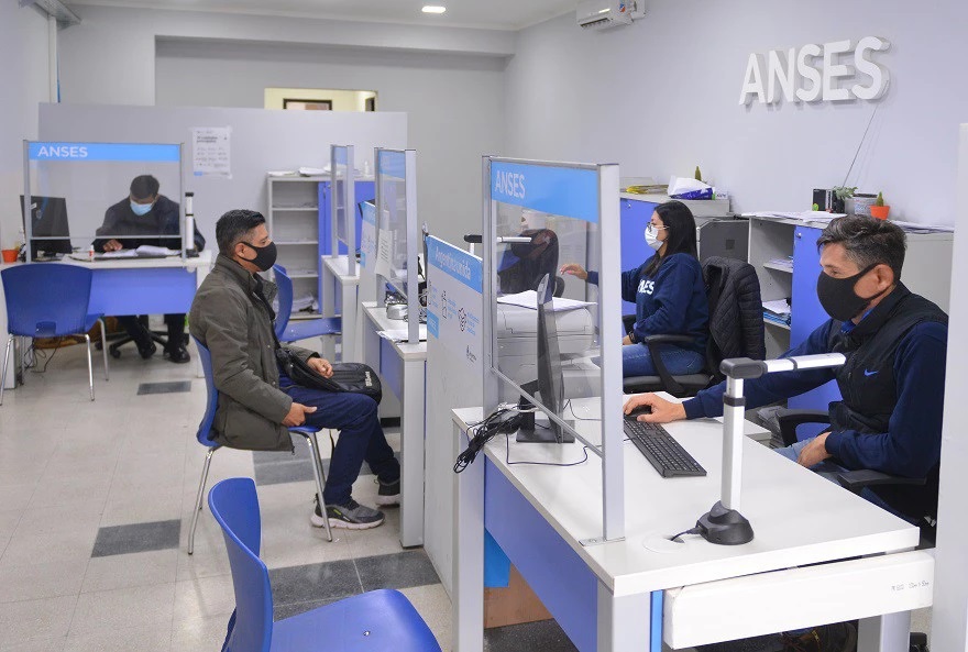 Aunque los salarios no le ganaron a la inflación, el Estado dejó de pagar casi 700 mil asignaciones por hijo a los trabajadores registrados por la desactualización del tope respecto de las paritarias