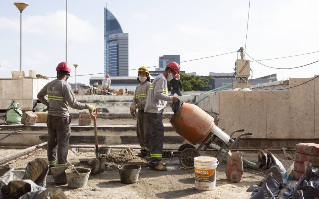 Por la crisis de ingresos, más de 3 millones de trabajadores están buscando un segundo empleo