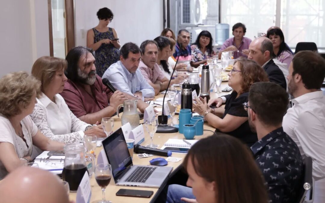 Comenzó la paritaria 2023: Docentes bonaerenses evalúan la primera oferta de Kicillof