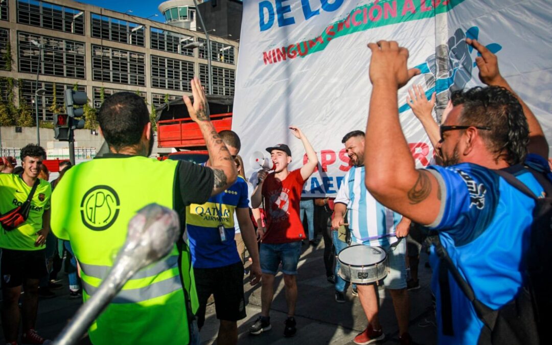 Trabajadores de una tercerizada de Aerolíneas Argentinas reclamaron la reapertura de las paritarias y denunciaron fraude en las elecciones de delegados de Upadep