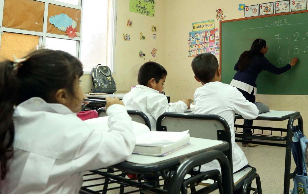 Provincias cierran paritarias para iniciar las clases y otras aumentan sus conflictos salariales