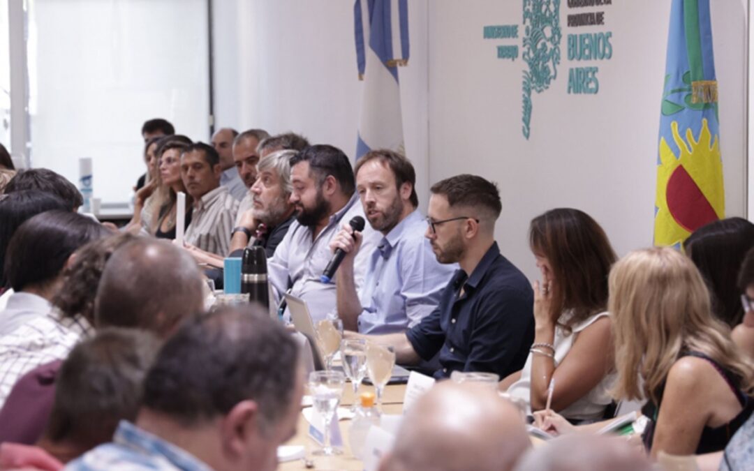 Gremios estatales aceptan la oferta de Kicillof por un aumento del 40% hasta julio