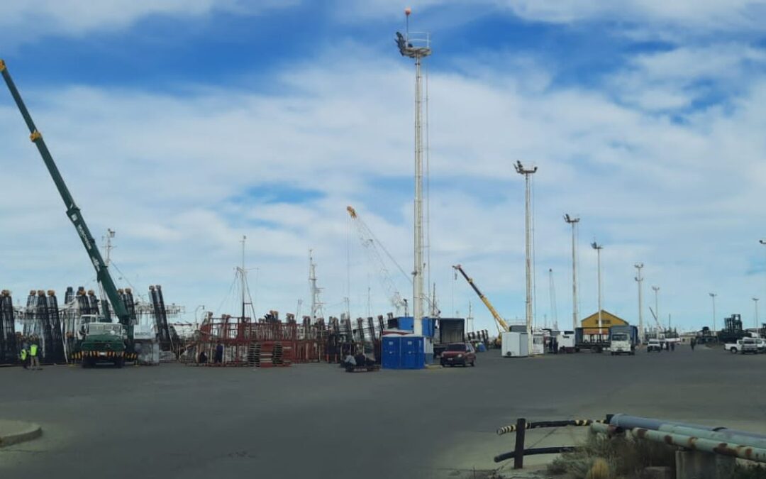 Portuarios paralizan Puerto Deseado por un reclamo de impuesto a las ganancias a la empresa Murchison