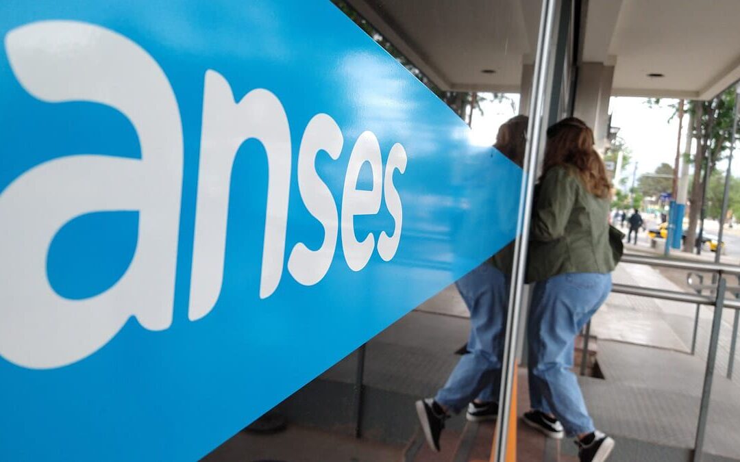 Asignaciones familiares: cuánto se cobrará este mes tras el 17% de aumento